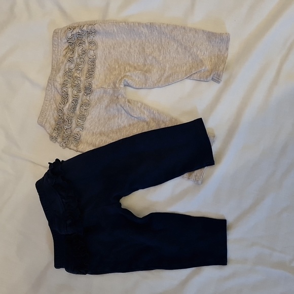 Carter's 2 pair girls ruffle pants Sz 9M, GUC, one grey, one black, so cute 😍 - Picture 2 of 7